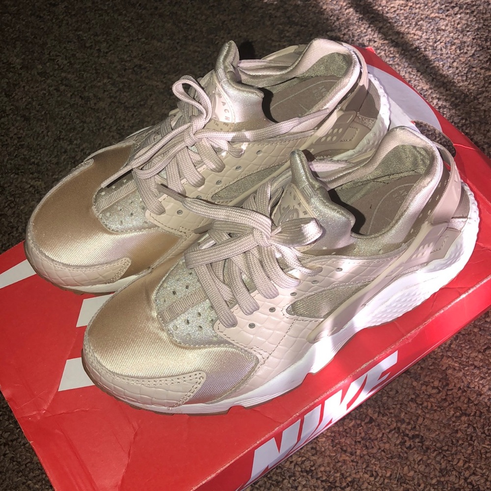 Oatmeal Nike huaraches